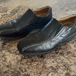 Mens Florsheim black leather loafers